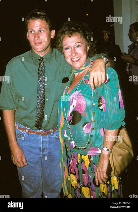 Dec 29 2005 jean stapleton hi-res stock photography and images - Alamy