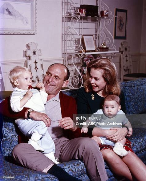 BEWITCHED - Elizabeth Montgomery At Home - February 14, 1966.... News ...