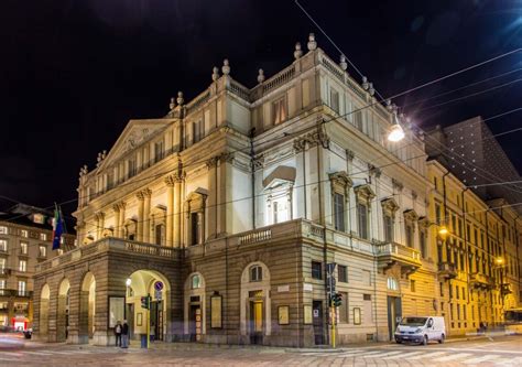 Teatro Manzoni di Milano: scopri il Cartellone con il Programma degli ...