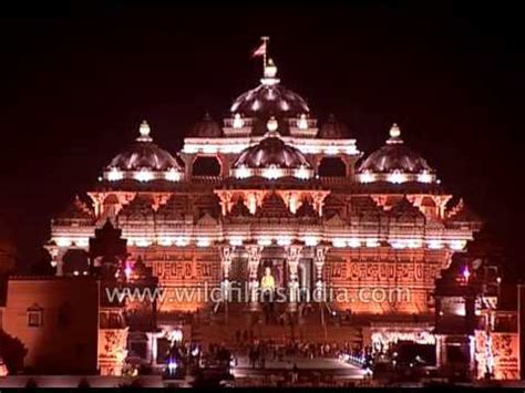 Akshardham Temple illuminated at night in Delhi - YouTube