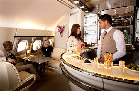 9 Facts about the A380 Onboard Lounge | Emirates - Havayolu 101