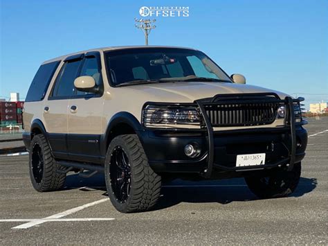 2000 Lincoln Navigator with 22x10 -24 Ballistic Rage and 33/12.5R22 AMP ...