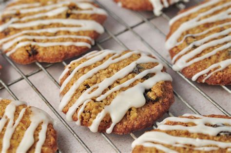 Iced Oatmeal Raisin Cookies - Coach's Oats