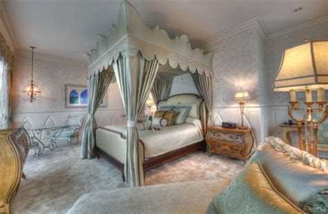 Drool-worthy Honeymoon Suite - Weddingbee | Disneyland hotel suites ...