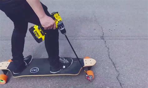 wordlessTech | DIY electric powered Skateboard