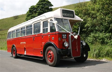 Fun trip on vintage buses is just the ticket – Saddleworth Independent