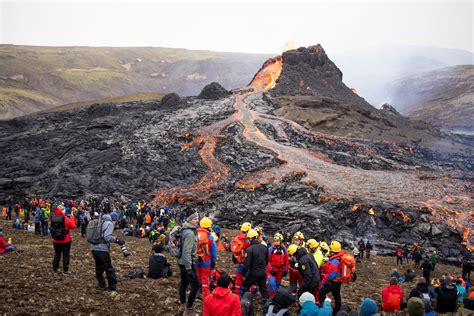 Thousands flock to Iceland's erupting Fagradalsfjall volcano | Daily Sabah