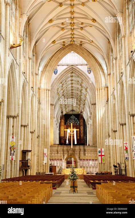 York minster interior hi-res stock photography and images - Alamy