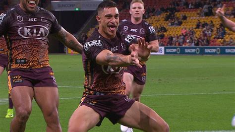 NRL 2020: Brisbane Broncos vs Cronulla Sharks, Kotoni Staggs, Shake a ...