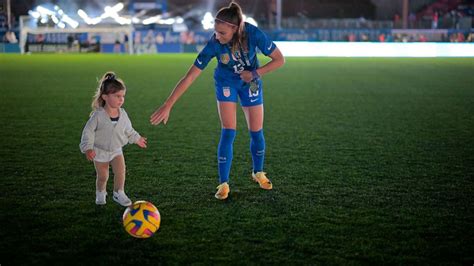 Soccer star Alex Morgan makes history as a mom - Good Morning America