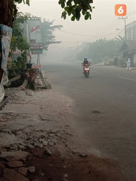 Kabut Asap Makin Tebal, Warga Pontianak Batuk-Batuk dan Sesak Napas ...