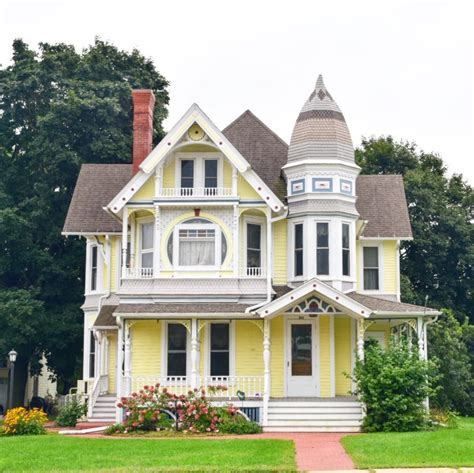 Hillsboro (Wisconsin) | Victorian homes, Edwardian house, Victorian ...