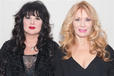 Ann Wilson And Nancy Wilson Reunite As Heart And Play 'Stairway To Heaven'