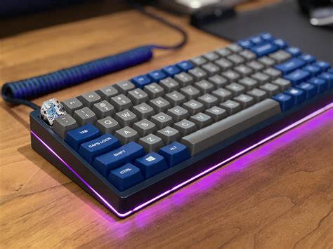 Just built my first custom mechanical keyboard, and I think it looks ...