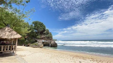 Lokasi dan Harga Tiket Masuk Pantai Slili Jogja, Pantai Hits dengan ...