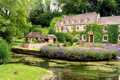 Self Guided walking Tour in Englands Cotswolds