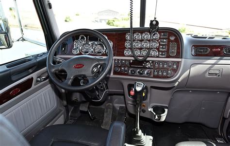 Custom Peterbilt | Custom peterbilt, Truck interior, Peterbilt