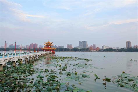 Visiting The Lotus Pond in Kaohsiung & Dragon and Tiger Pagodas! - The ...