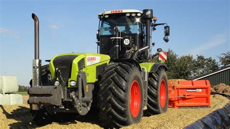 Claas Xerion 3800 Trac VC op de maiskuil Trekkerweb - YouTube