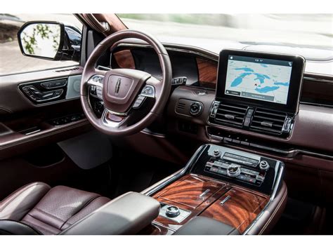 2020 Lincoln Navigator Pictures: | U.S. News