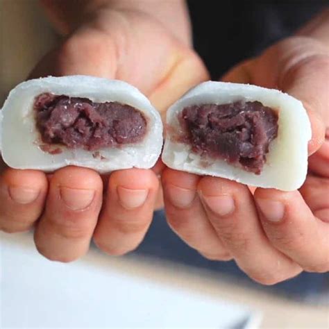 Red Bean Mochi Recipe: How To Make Daifuku (Video)