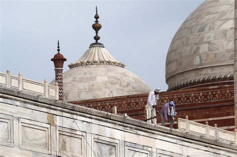 Taj Mahal damaged in deadly India thunderstorm | The Peninsula Qatar