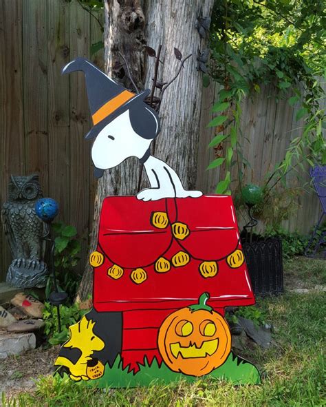 snoopy dog house halloween - Isidro Leger