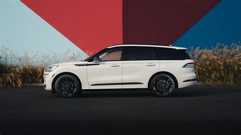 2022 Lincoln Aviator preview: Jet Appearance Package adds blacked-out trim