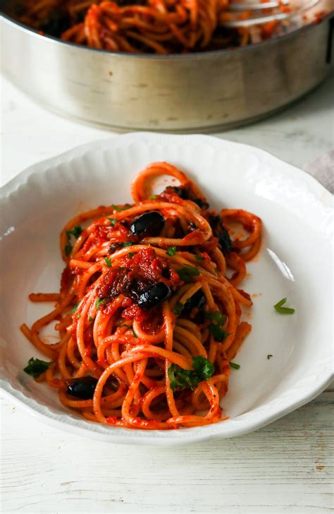 Spaghetti alla Puttanesca, authentic Italian recipe - SugarLoveSpices