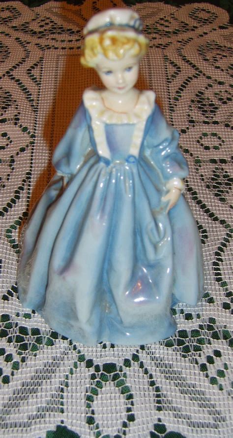 Vintage Collectible Royal Worcester Porcelain Figurine Grandmothers ...