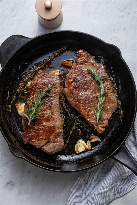 Cast Iron Skillet Steak {Juicy Easy Recipe} - FeelGoodFoodie