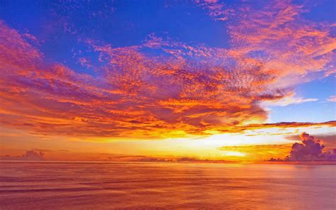 Download A Colorful Sunset Over The Ocean | Wallpapers.com