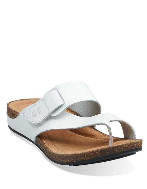 Clarks Perri Coast Patent Leather Thong Sandals in White (White Patent ...