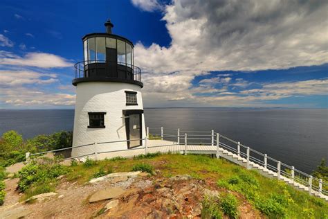 Guide to Maine Lighthouses and Seafood