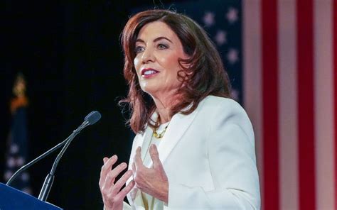 Kathy Hochul recalls her Irish grandparents in inaugural address