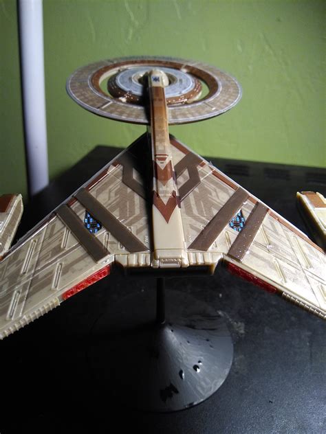 Star Trek USS Discovery -- Plastic Model Spacecraft kit -- 1/2500 Scale ...