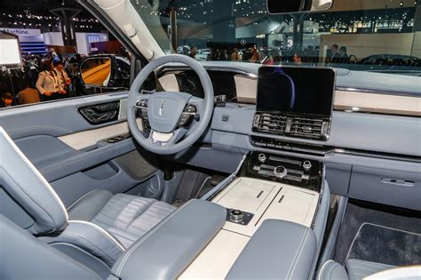 2018 Lincoln Navigator Black Label is a Huge, Three-Row Leap in the ...