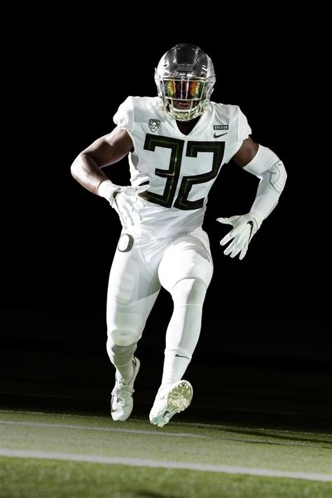 Oregon Ducks unveil new 2018 football uniforms (PHOTOS) - oregonlive.com