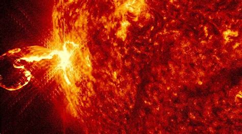 This massive sunspot turning towards Earth can be bad news | Technology ...