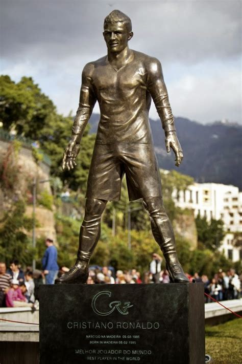 BLOG: Photos: Cristiano Ronaldo statue officially unveiled his own ...