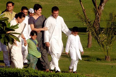 Priyanka Gandhi Vadra with kids - Wiki.PKP.in