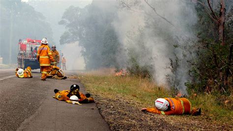 NSW, Queensland bushfires: Our real heroes wear fire-fighting coats ...