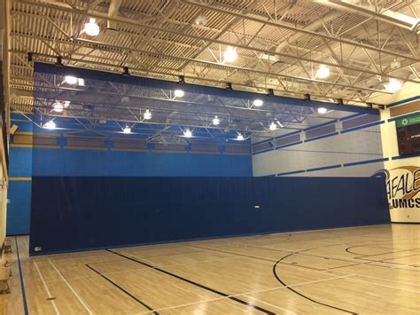 A New Gym Divider Curtain for Université de Moncton campus de Shippagan