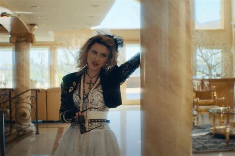 "Weird Al" Yankovic kisses Madonna in trailer for new biopic - USTimeToday