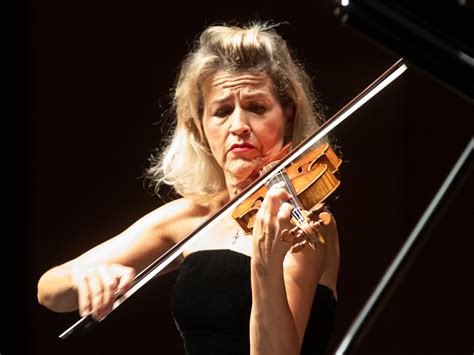 10 of the Most Famous Female Violinists - Spinditty