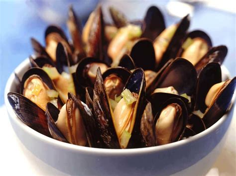 Classic Moules Mariniere with Cream, Garlic & Parsley | Mussels, Oyster ...