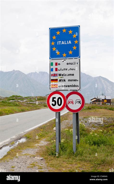 France italy border hi-res stock photography and images - Alamy