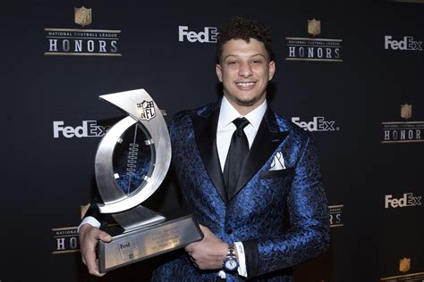 Chiefs QB Patrick Mahomes takes MVP and top offensive player awards ...