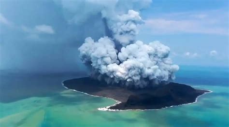 Tonga volcano update: Volcanic eruption triggers tsunami warnings in ...