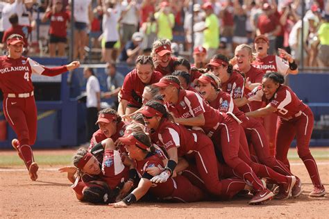 Oklahoma seeks third straight softball title - The Iola Register